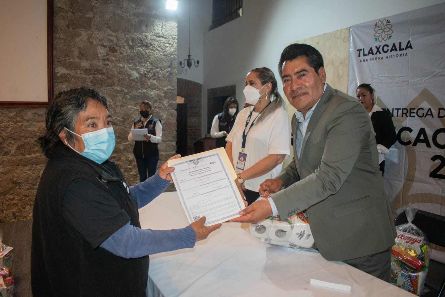 ITEA entrega 33 certificados a adultos mayores en el municipio de Zacatelco